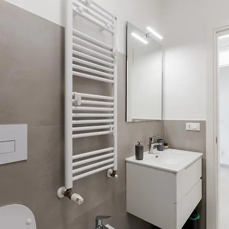 Closea House Renovated With Quality Materials דירה