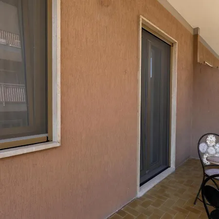 דירה Closea House Renovated With Quality Materials *